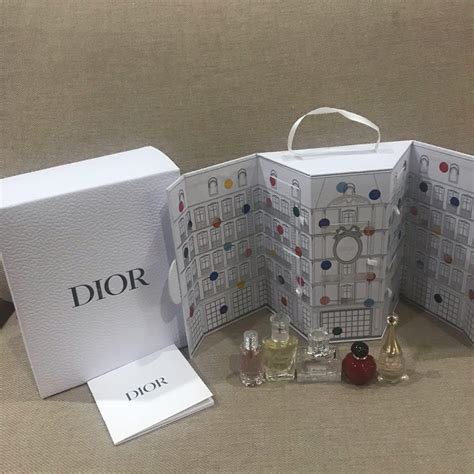 coffret dior 30 montaigne miniatures de parfums|small 30 montaigne avenue bag.